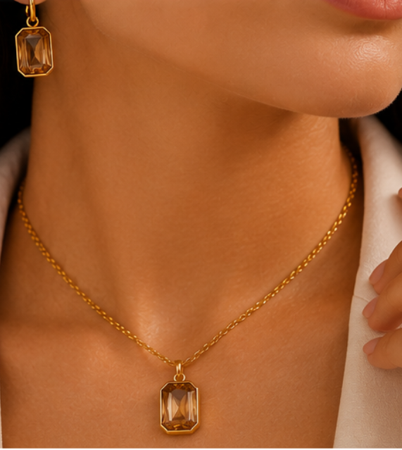 Parure Carrée Plaqué Or 18K – Collier & Boucles d’Oreilles Élégantes