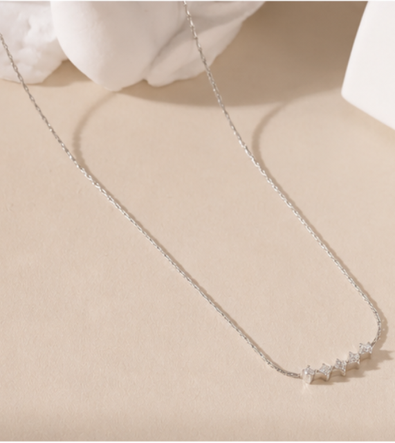 Collier Argenté Étoiles Scintillantes – Acier Inoxydable & Zircons