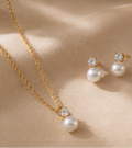 Parure Perle & Zircon Dorée – Collier et Boucles d’Oreilles