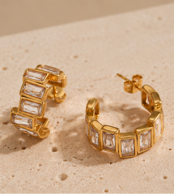 Boucles d’Oreilles Dorées à Zircons – Plaqué Or 18K | Chic & Intemporel