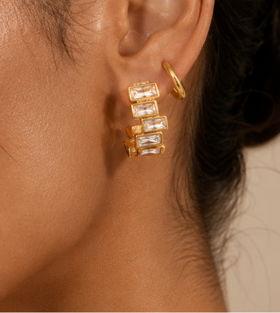 Boucles d’Oreilles Dorées à Zircons – Plaqué Or 18K | Chic & Intemporel